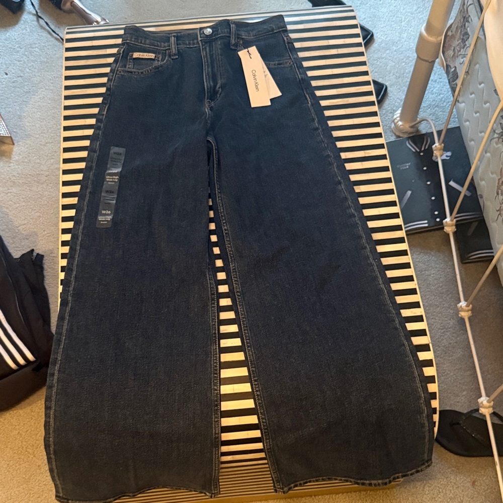 Calvin Klein Ultra-High Wide Leg jeans. Size 26. NWT